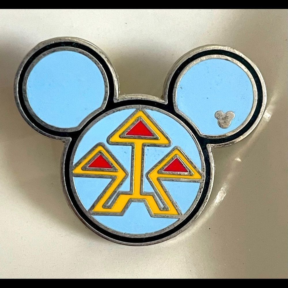 Disney Wilderness Lodge Hidden Mickey Pin - Fun Icons Series 2008
